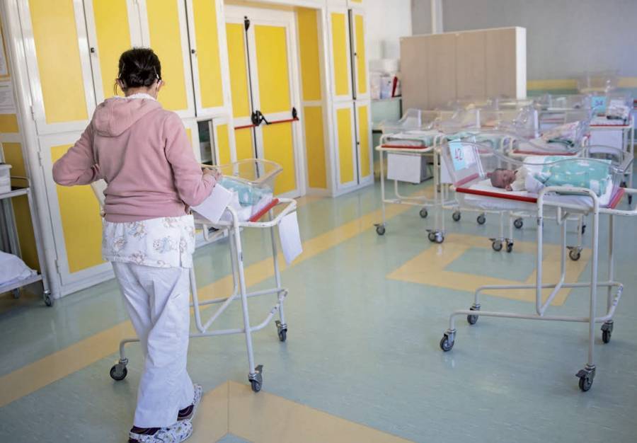 ISTAT: NASCITE ANCORA IN CALO, FECONDITA’ AI MINIMI STORICI