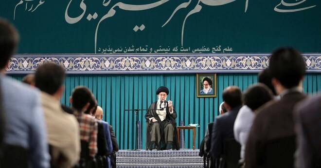 ORRORE IN IRAN: 14ENNE SI TOGLIE IL VELO, STUPRATA IN CARCERE, MORTA PER FERITE RIPORTATE