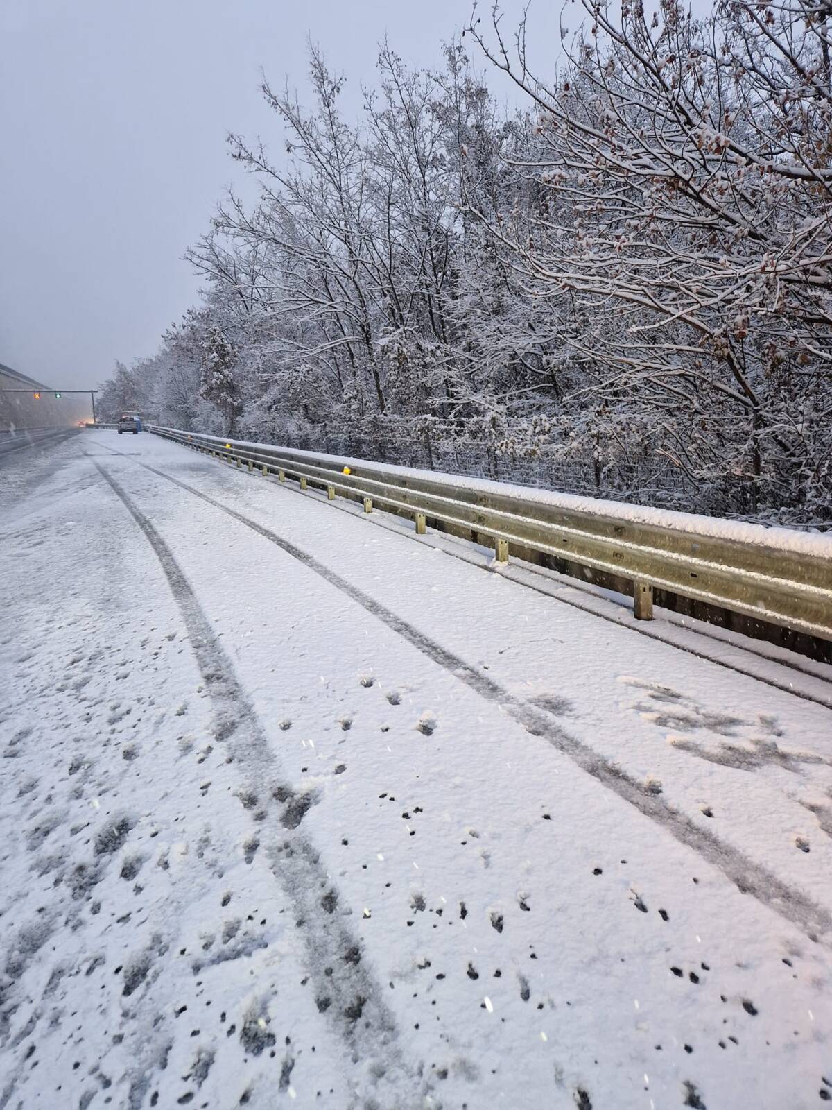 METEO: È ARRIVATA LA NEVE, PROVINCIA AQUILANA IMBIANCATA DALLE PRIME ORE DELL’ALBA