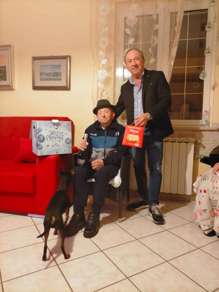 MANOPPELLO: PACCHI DONO DEL COMUNE AI 498 ULTRAOTTANTENNI E AL SUPERNONNO EUGENIO DI 101 ANNI