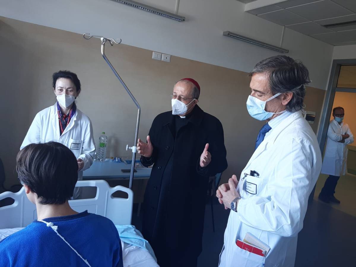 OSPEDALE CHIETI: VESCOVO FORTE FA VISITA AI PAZIENTI DEL REPARTO DI CARDIOLOGIA