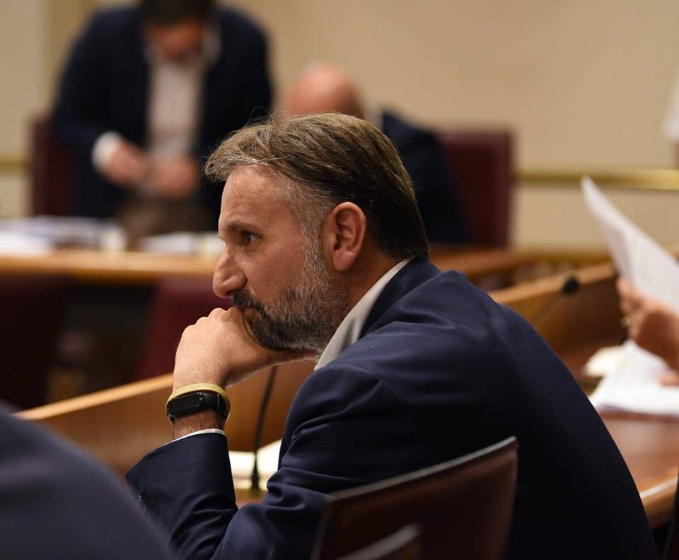 BILANCIO: SENATORE E ASSESSORE “PART-TIME”, ANCHE IN MAGGIORANZA LIRIS SOTTO ACCUSA