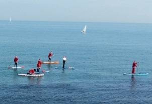 PESCARA: BABBO NATALE ARRIVA DAL MARE CON SURF E PAGAIANDO