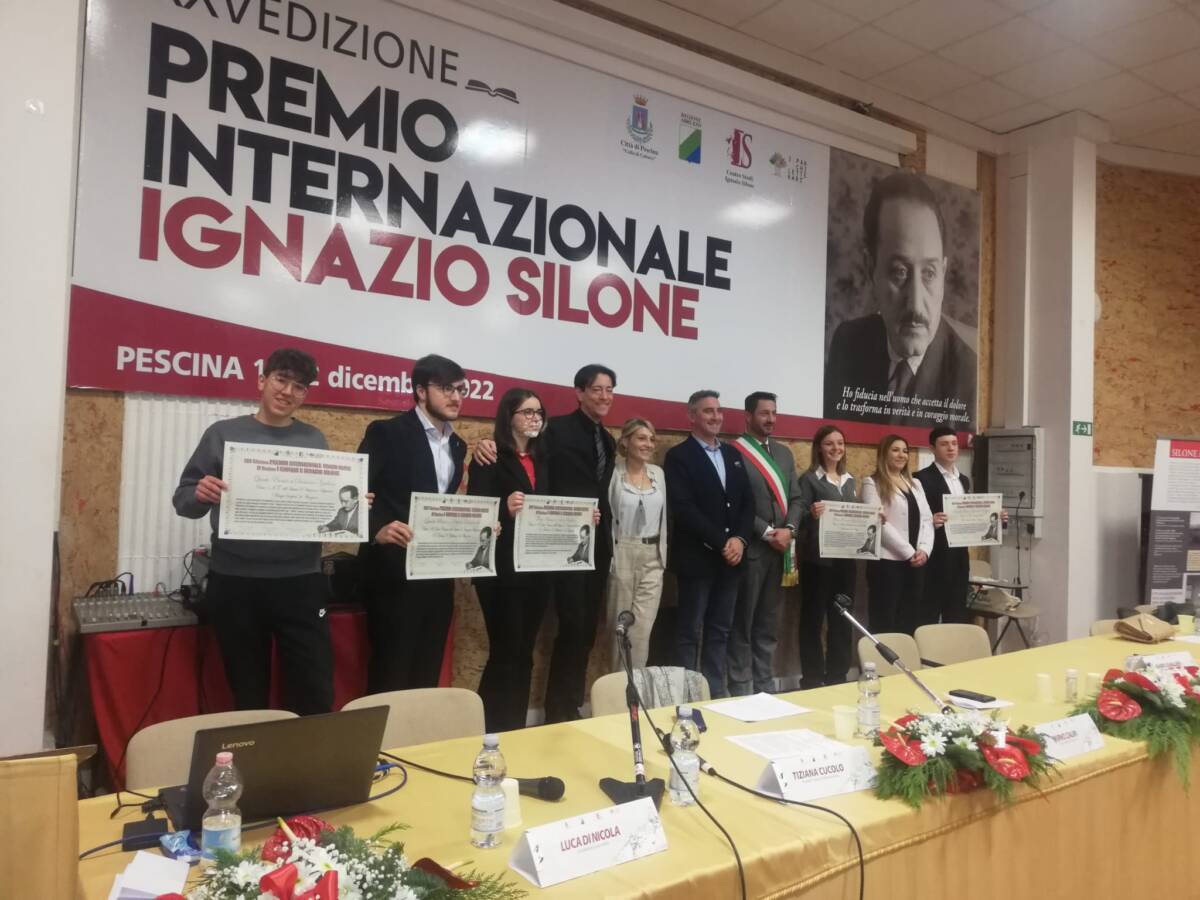 PREMIO SILONE: PREMIATI STUDENTI PER MIGLIORI TEMI SUL GRANDE SCRITTORE DI PESCINA