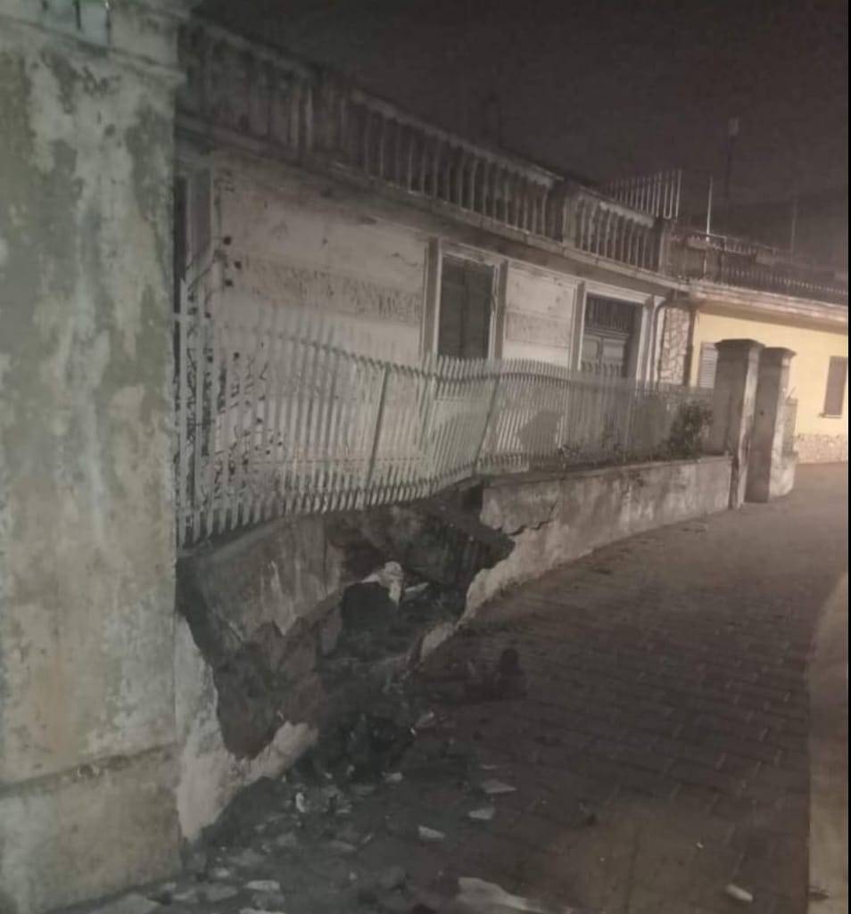AVEZZANO: SFONDA MURO DI UNA CASA CON LA MERCEDES E FUGGE, RINTRACCIATO 40ENNE DI CELANO