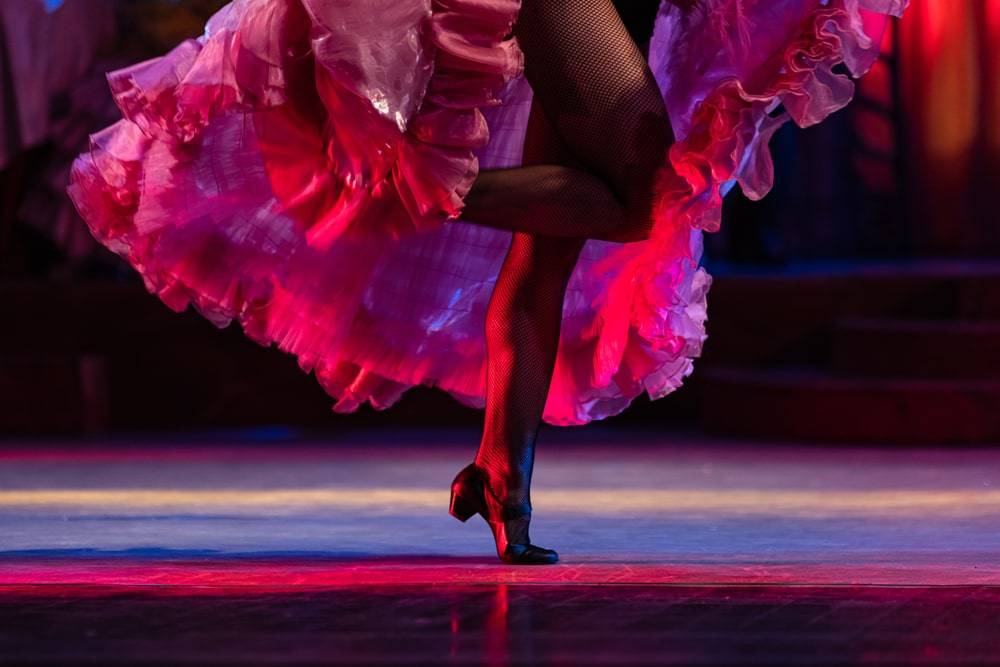 CENA DI BENEFICENZA CON BURLESQUE: SPETTACOLO BLOCCATO, “ESIBIZIONE NON IDONEA”