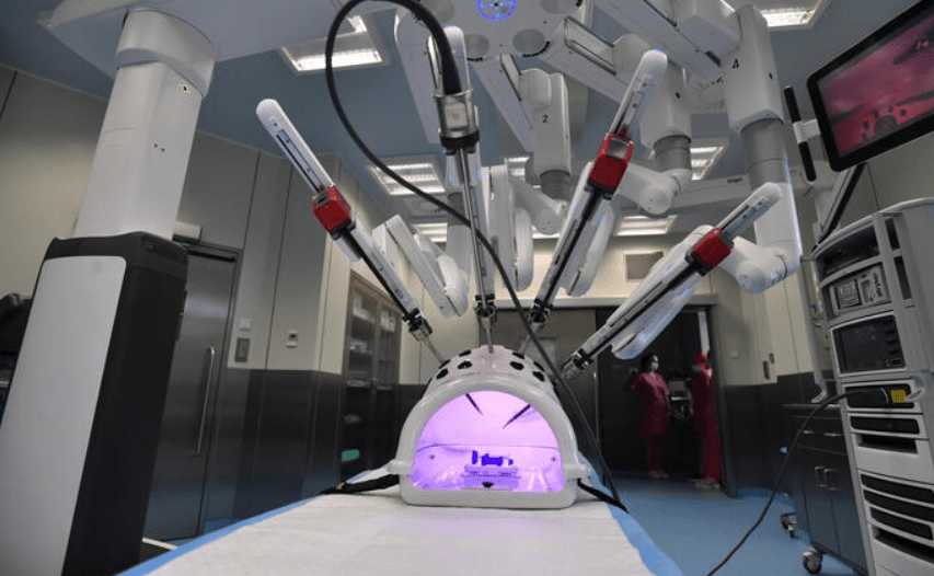 OSPEDALE PESCARA: INTERVENTO DI CHIRURGIA ROBOTICA SENZA ANESTESIA
