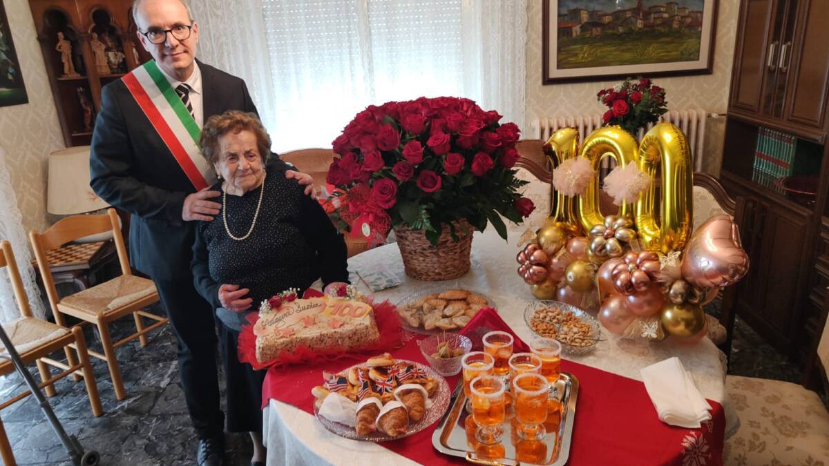 PINETO: COMPIE CENTO ANNI NONNA LUCIA, FESTA CON I PARENTI E IL SINDACO VERROCCHIO