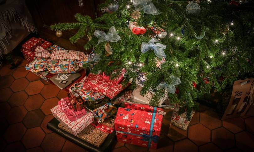 IL NATALE DEI RINCARI, NUOVA STANGATA: 612 MILIONI IN PIU’ SOLO PER LA SPESA