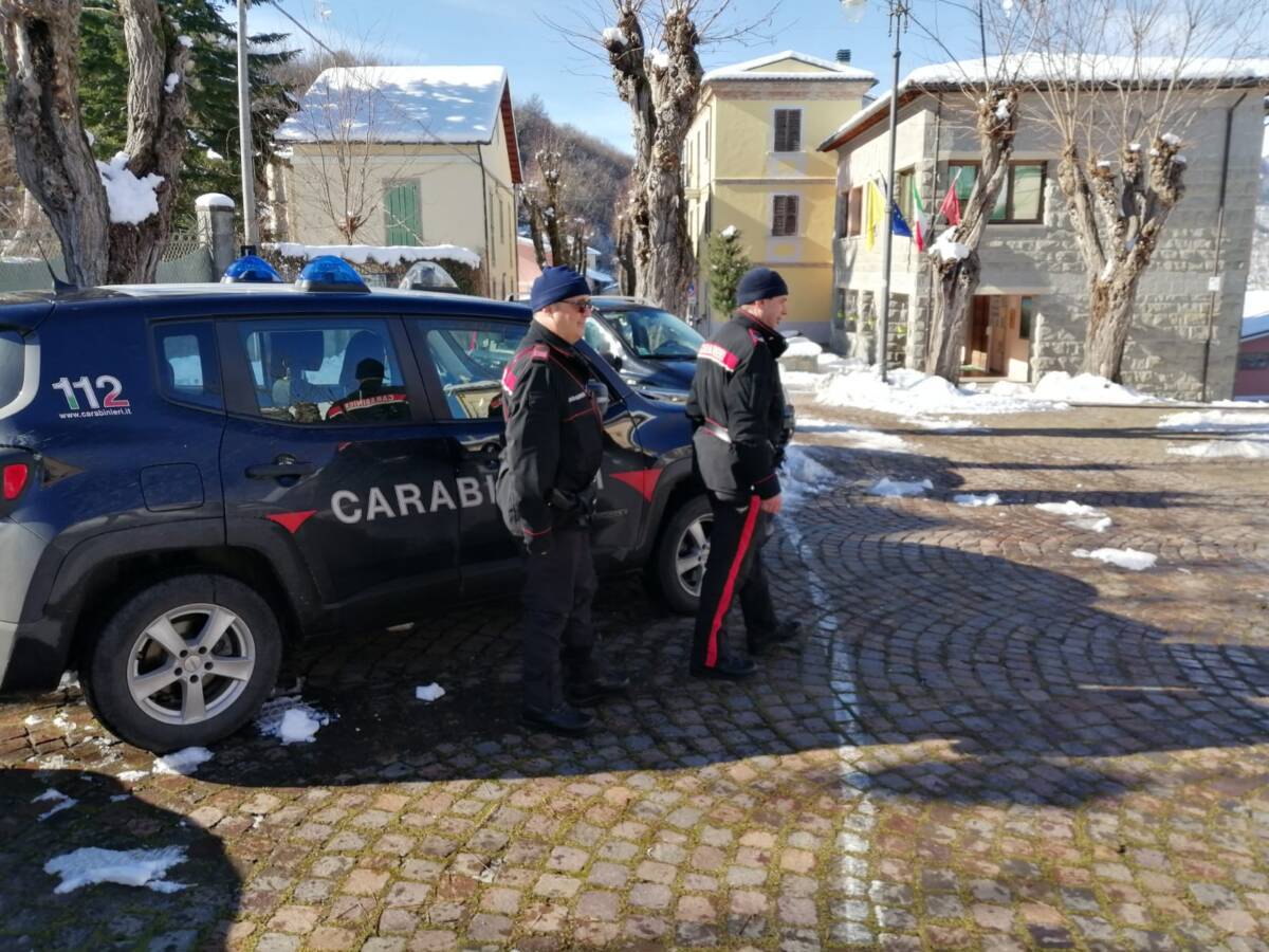 PRATI DI TIVO: RALLY E SGOMMATE NEL PIAZZALE INNEVATO, FIOCCANO LE MULTE
