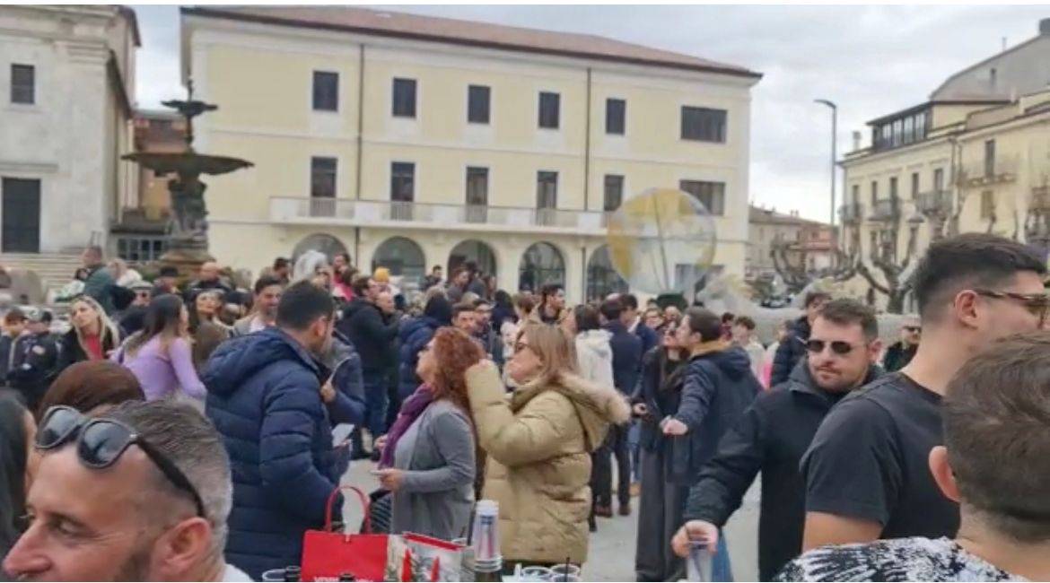 CASTEL DI SANGRO: DOMATTINA FESTA DELL’EPIFANIA IN PIAZZA PLEBISCITO CON BANCARELLE E MUSICA