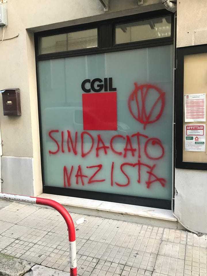 SCRITTE INGIURIOSE CONTRO SEDE CGIL DI ORTONA: “SINDACATO NAZISTA”, TANTI MESSAGGI DI SOLIDARIETA’