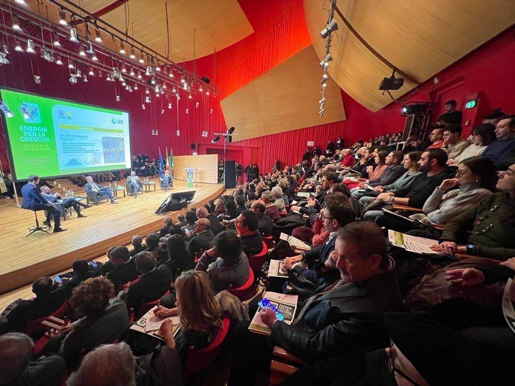 A L’AQUILA 4 COMUNITÀ ENERGETICHE E 6 IMPIANTI. MINISTRO FRATIN, “PROGETTO MODELLO IN ITALIA”