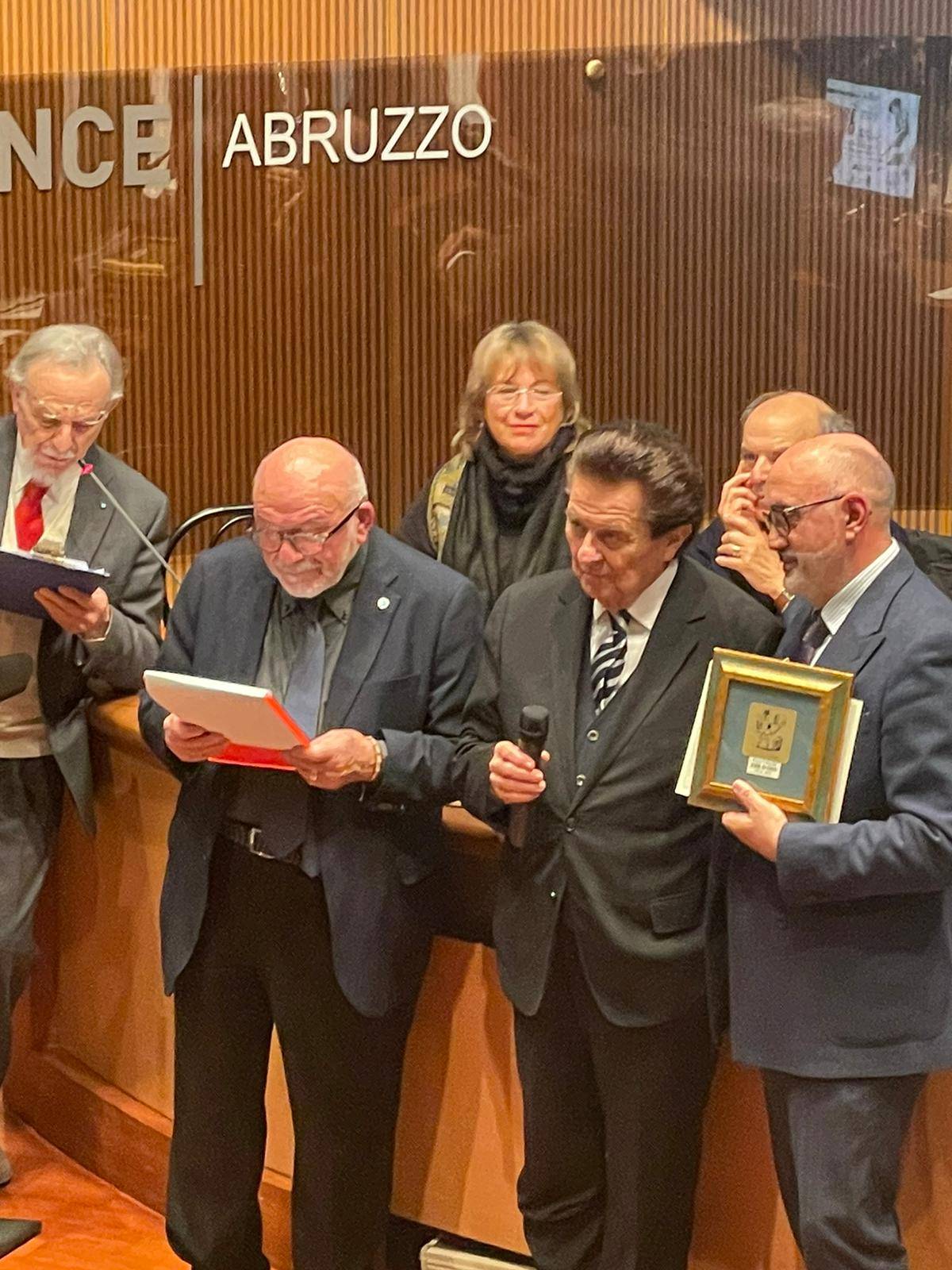 “ZIRE’ D’ORO”,  PREMIATI, TAGLIERI, PRESIDENTE DELLA FONDAZIONE CARISPAQ, E LA PREFETTA DELL’AQUILA
