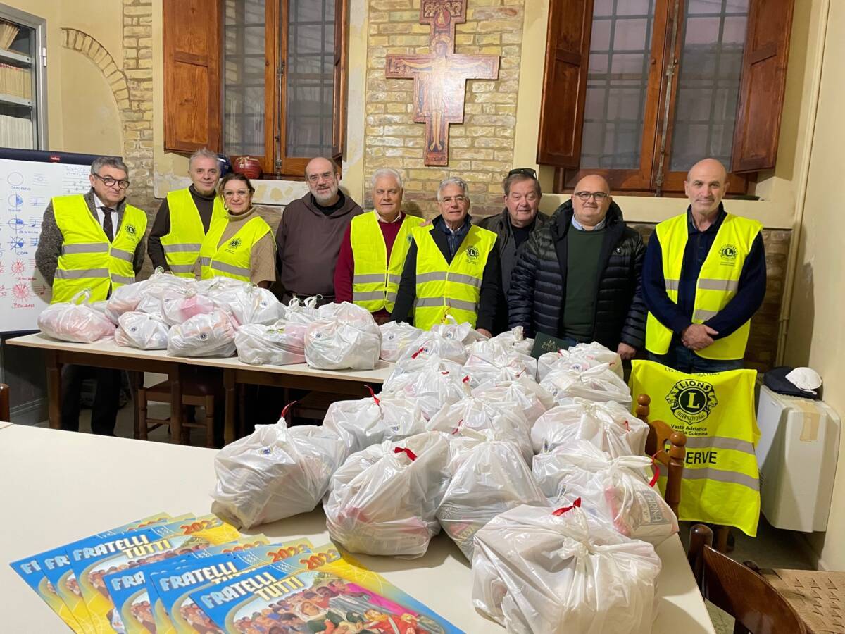 VASTO: DONATE DAL LIONS CLUB ADRIATICA BUSTE ALIMENTARI A VENTI FAMIGLIE IN DIFFICOLTA’