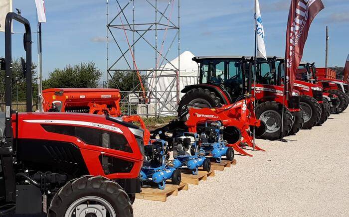 NERETO: PER GIORNO RINGRAZIAMENTO E BENEDIZIONE SFILANO CINQUANTA TRATTORI