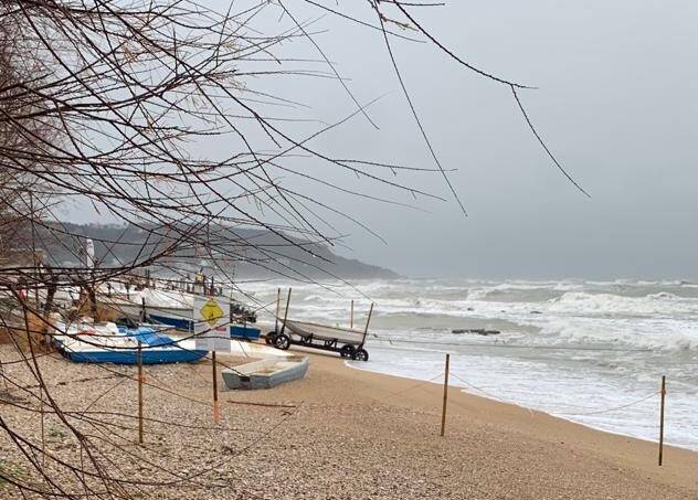 COSTA TRABOCCHI: PROTESTA DELLE IMPRESE, “EROSIONE MANGIA LE SPIAGGE, REGIONE ABRUZZO INTERVENGA”