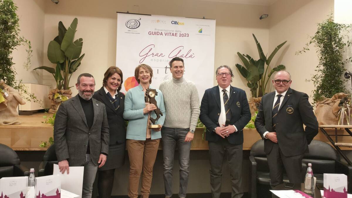 PRESENTATA LA GUIDA “VITAE” DELL’AIS; 68 VINI ABRUZZESI IN VERSIONE CARTACEA E APP