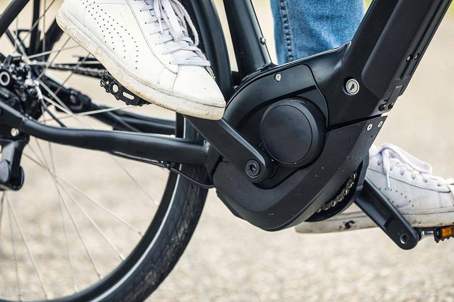 COMUNE L’AQUILA, DIPENDENTI DEVONO PEDALARE: BICI ELETTRICHE PER SPOSTAMENTI DI LAVORO