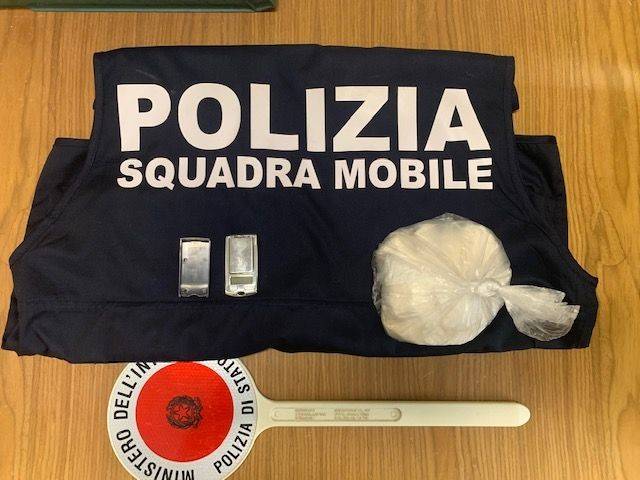PESCARA: AVEVA NASCOSTO NEGLI SLIP 309 GRAMMI DI COCAINA, GIOVANE ARRESTATO DALLA POLIZIA