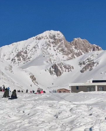 CAMPO IMPERATORE: 1500 ACCESSI A FUNIVIA, BOOM PRESENZE, MA PROTESTE PER STRADA PROVINCIALE CHIUSA