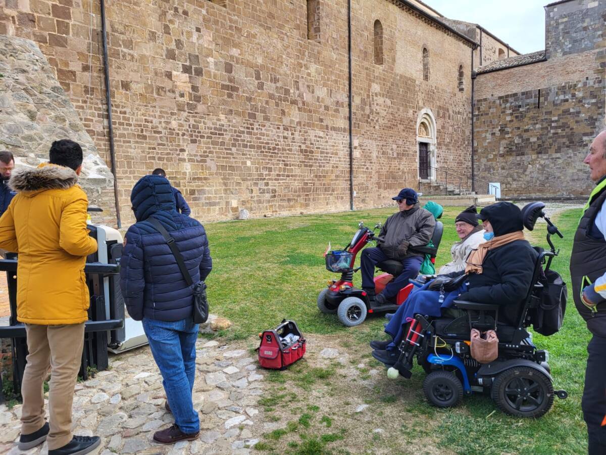 FOSSACESIA: CONSEGNATE AL PRIORE CHIAVI E TELECOMANDO DEL MONTASCALE DELL’ABBAZIA DI SAN GIOVANNI