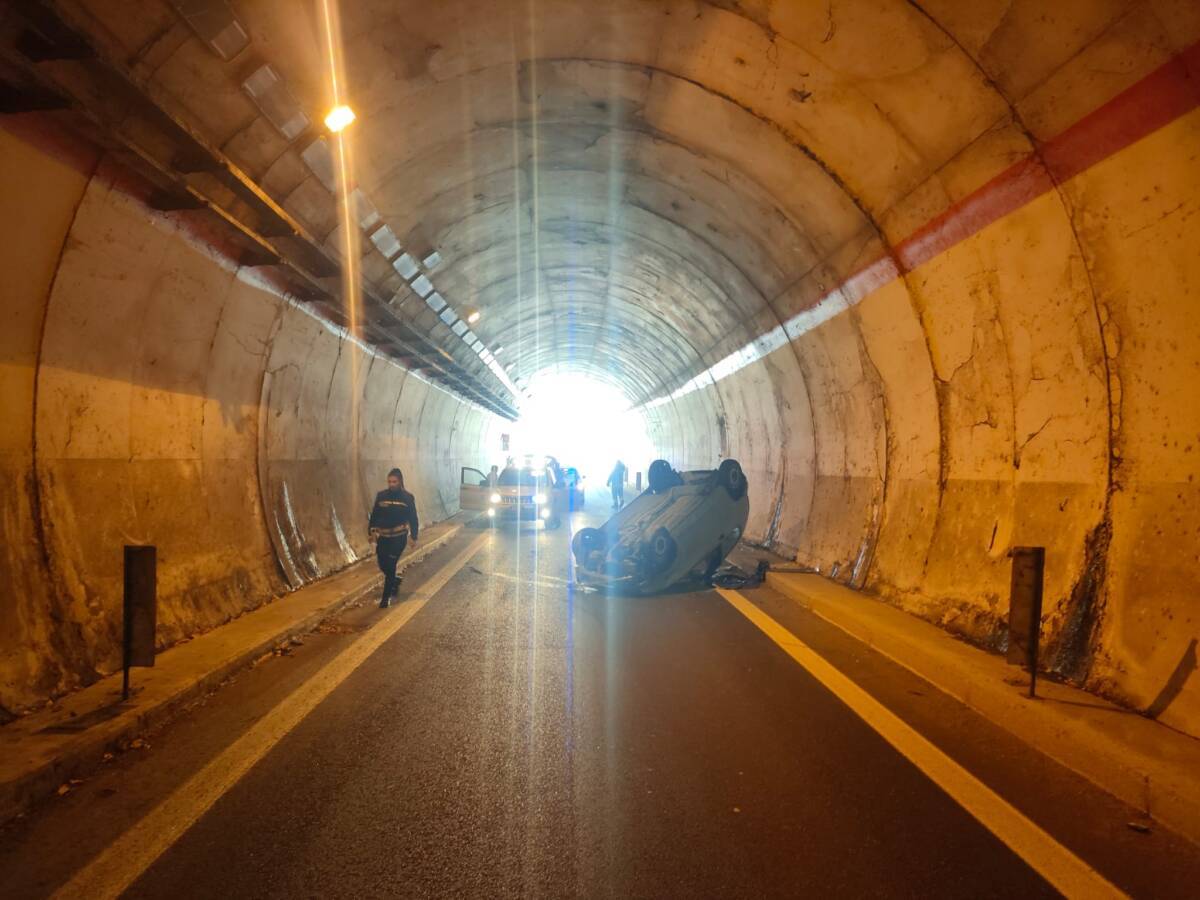 INCIDENTE A TERAMO: AUTO SI RIBALTA IN GALLERIA, FERITA UNA DONNA