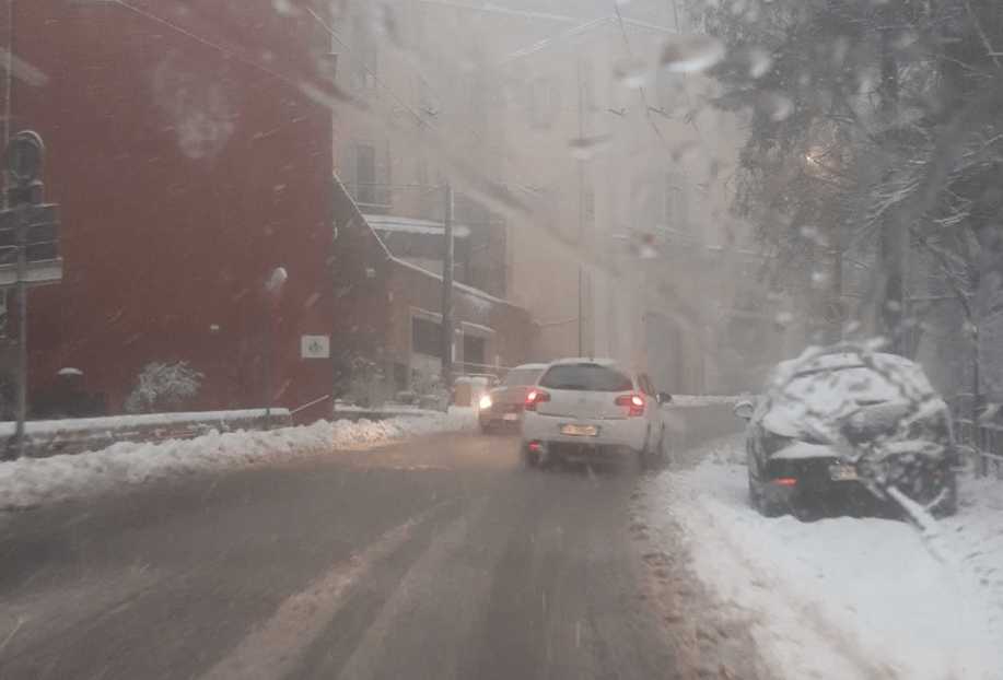 L’AQUILA: CAUSA NEVE  SOSPESE LE ATTIVITÀ DIDATTICHE, SINDACO, “LIMITATE USO DELL’AUTO”