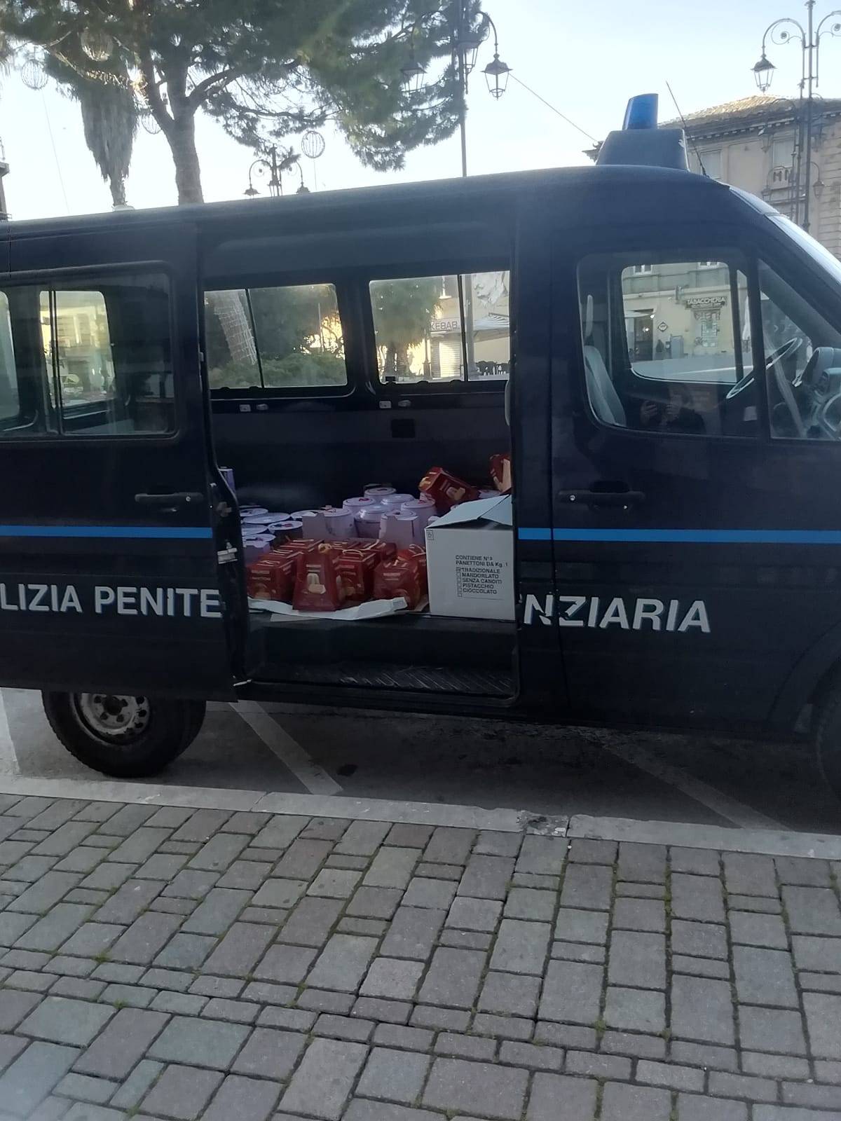 CARCERI ABRUZZO: CONSEGNATI AI DETENUTI REGALI NATALIZI
