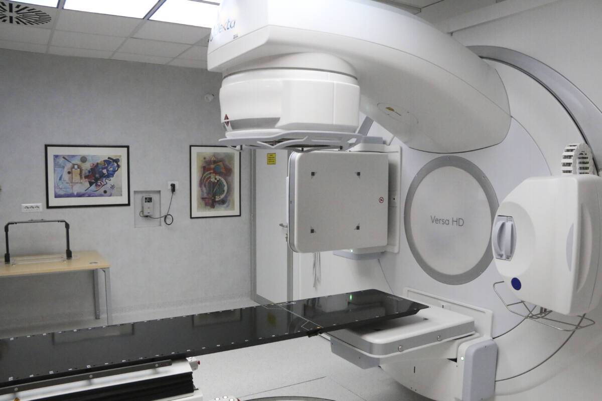 OSPEDALE L’AQUILA: ARRIVA ACCELERATORE LINEARE RADIOTERAPIA ONCOLOGICA, PIÙ 60% TRATTAMENTI