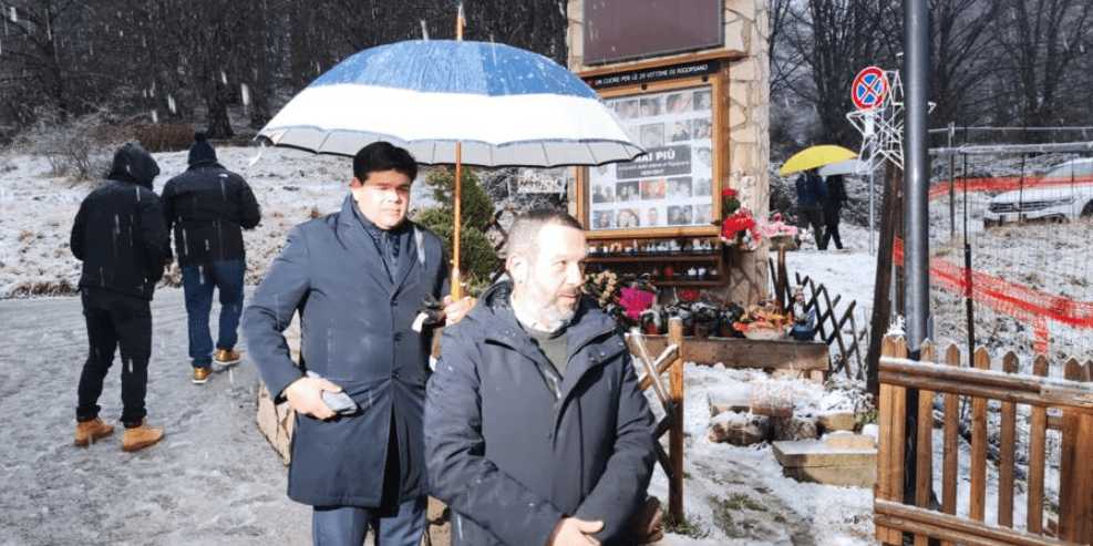 RIGOPIANO, SOSPIRI: “VICINO ALLE FAMIGLIE DELLE VITTIME, CI SARO’ SEMPRE”