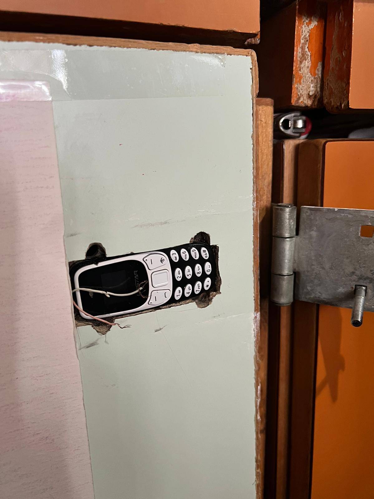 CHIETI, TELEFONO CELLULARE E SEQUESTRATO IN CARCERE NASCOSTO IN ANTA DELL’ARMADIETTO