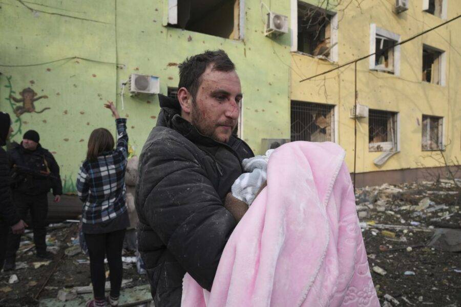 CONTRO LA GUERRA, AL FIANCO DELL’UCRAINA: VENERDÌ SIT-IN IN PIAZZA DUOMO A L’AQUILA