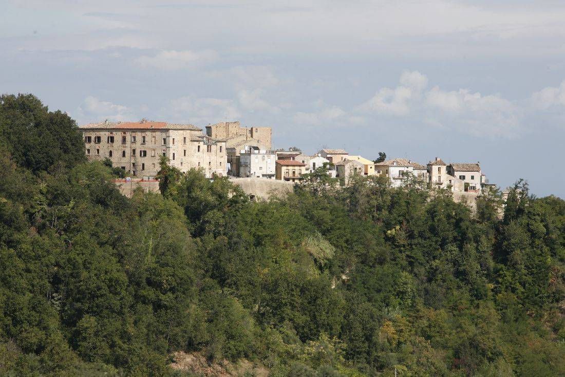 VANDALI IN AZIONE NELLE CHIESE DI ARI: STATUE FATTE A PEZZI  E SGOMENTO TRA I FEDELI
