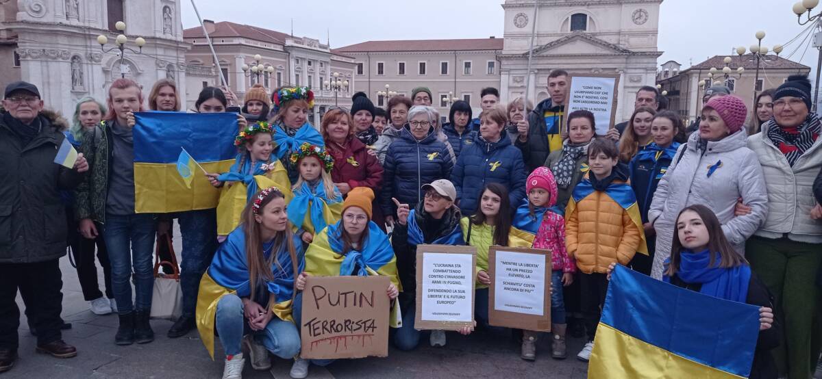 “SENZA GIUSTIZIA E LIBERTÀ NON AVREMO MAI PACE”, RABBIA E ORGOGLIO DEGLI UCRAINI A L’AQUILA