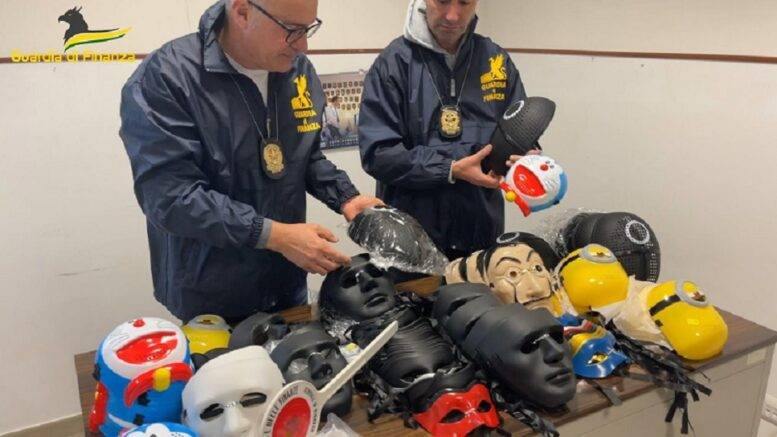 SEQUESTRATE 402 MASCHERE DI CARNEVALE “MADE IN CHINA” TRA PESCARA E NAPOLI: SONO PERICOLOSE