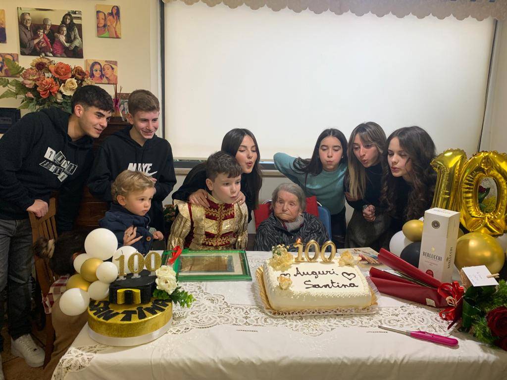 TORRICELLA SICURA: GRANDE FESTA PER I 100 ANNI DI NONNA SANTINA COLA