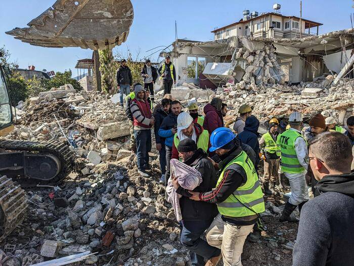 TERREMOTO: IN TURCHIA RICERCHE CONCLUSE QUASI OVUNQUE