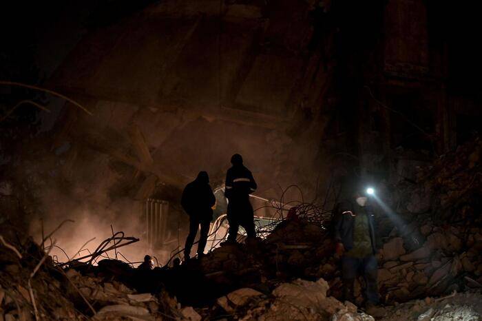 SISMA TURCHIA E SIRIA: OLTRE 41MILA MORTI, SALVATE TRE PERSONE SOTTO LE MACERIE DA 198 ORE