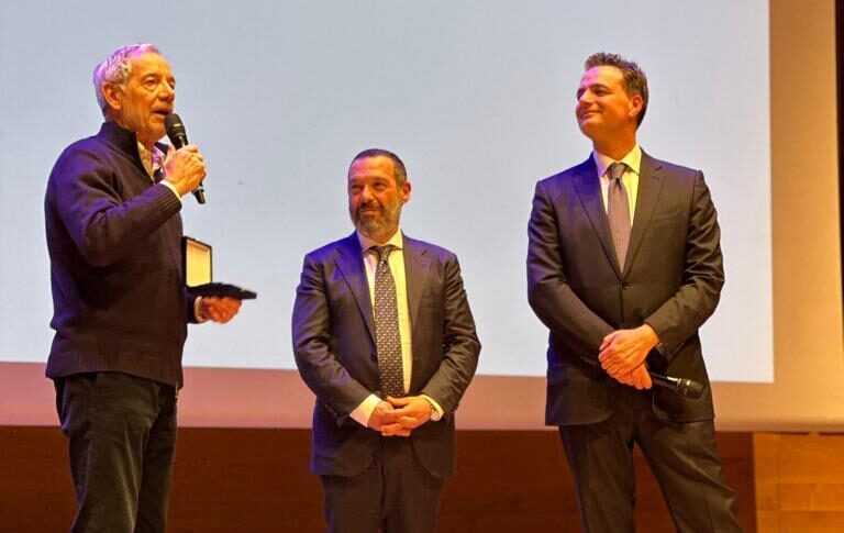 REGIONALI LOMBARDIA: L’ABRUZZO ‘TIFA’ ALTITONANTE. SOSPIRI E BERTOLASO TESTIMONIAL, ‘CAPACE’