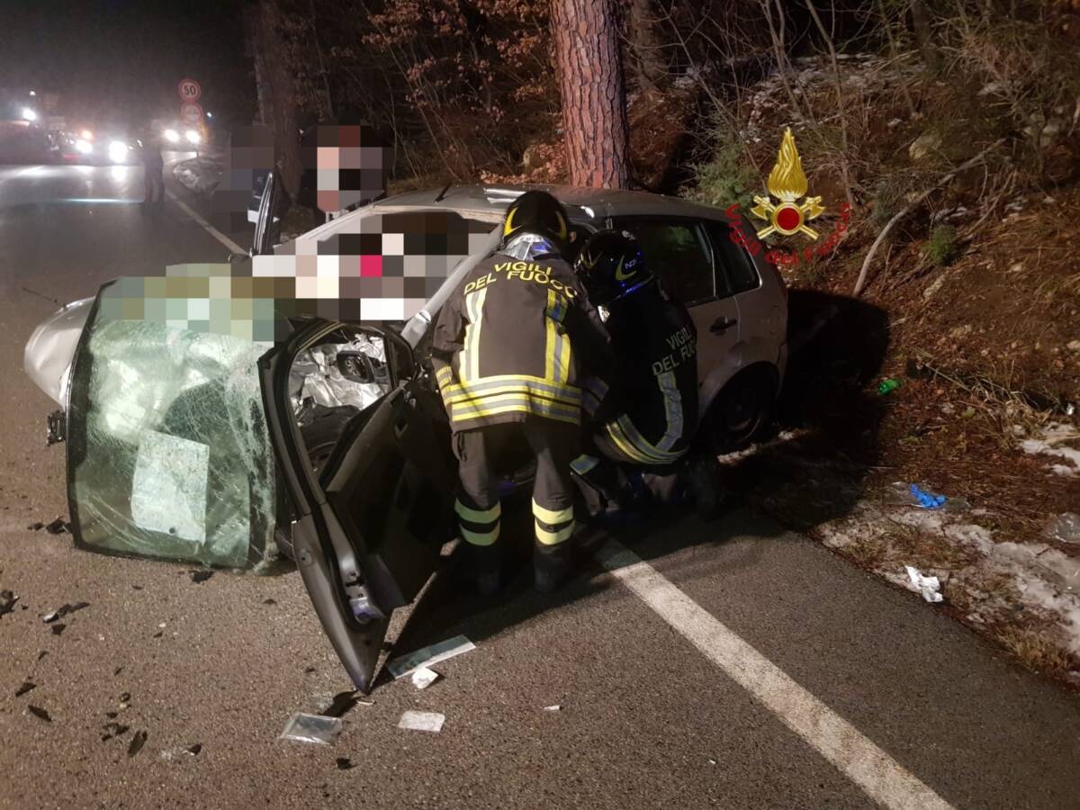 INCIDENTE A CARAMANICO TERME, SCONTRO TRA DUE AUTO: TRE FERITI