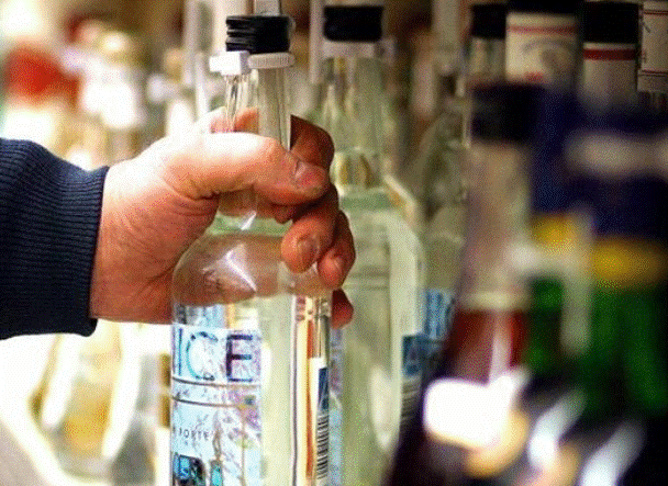 MONTESILVANO: SORPRESI A RUBARE ALCOLICI IN UNO STABILIMENTO BALNEARE, 4 PERSONE DENUNCIATE