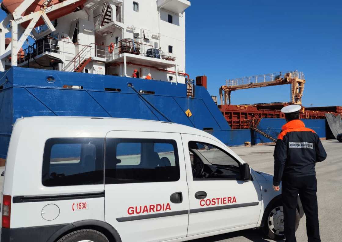 VASTO, GRAVI IRREGOLARITA’: NAVE DA CARICO DETENUTA DA GUARDIA COSTIERA