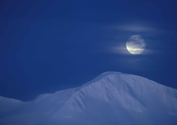 E’ LA NOTTE DELLA “MINILUNA”, LA LUNA PIENA PIU’ PICCOLA DELL’ANNO