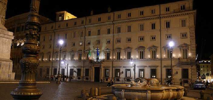 PACCO SOSPETTO VICINO PALAZZO CHIGI: INTERVENGONO ARTIFICIERI