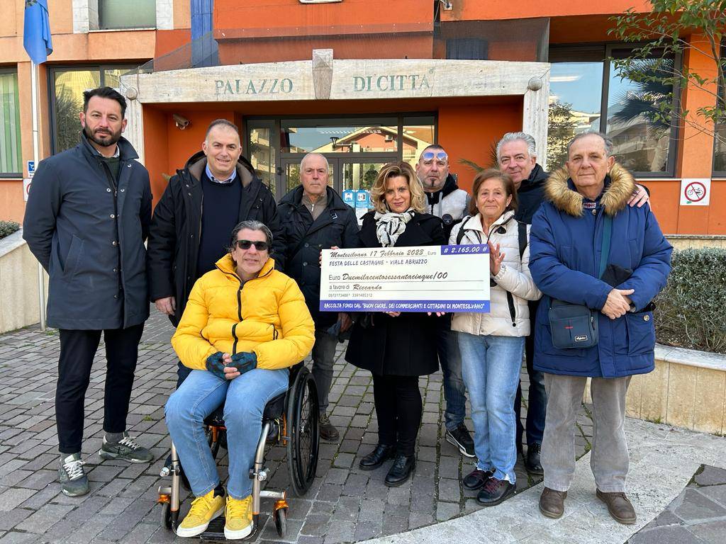 MONTESILVANO: COMMERCIANTI E CITTADINI DONANO UN ASSEGNO A BARBARA E RICCARDO
