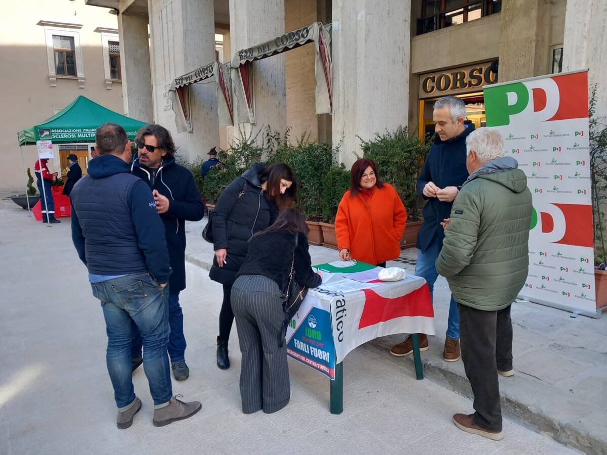 CANTIERI E POCHI PARCHEGGI IN CENTRO: RACCOLTA DI FIRME DEL PD AQUILANO PER UNA RISPOSTA  AI DISAGI