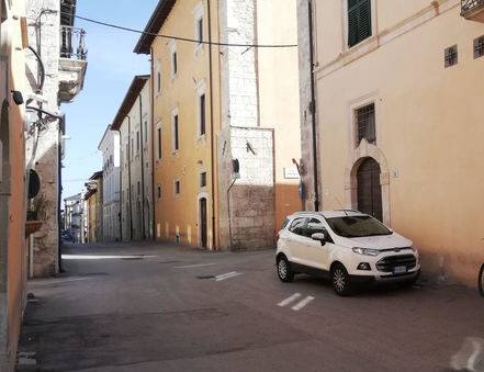 L’AQUILA: MONTAGGIO DI UNA GRU, LUNEDÌ MODIFICHE CIRCOLAZIONE SU VIA GARIBALDI