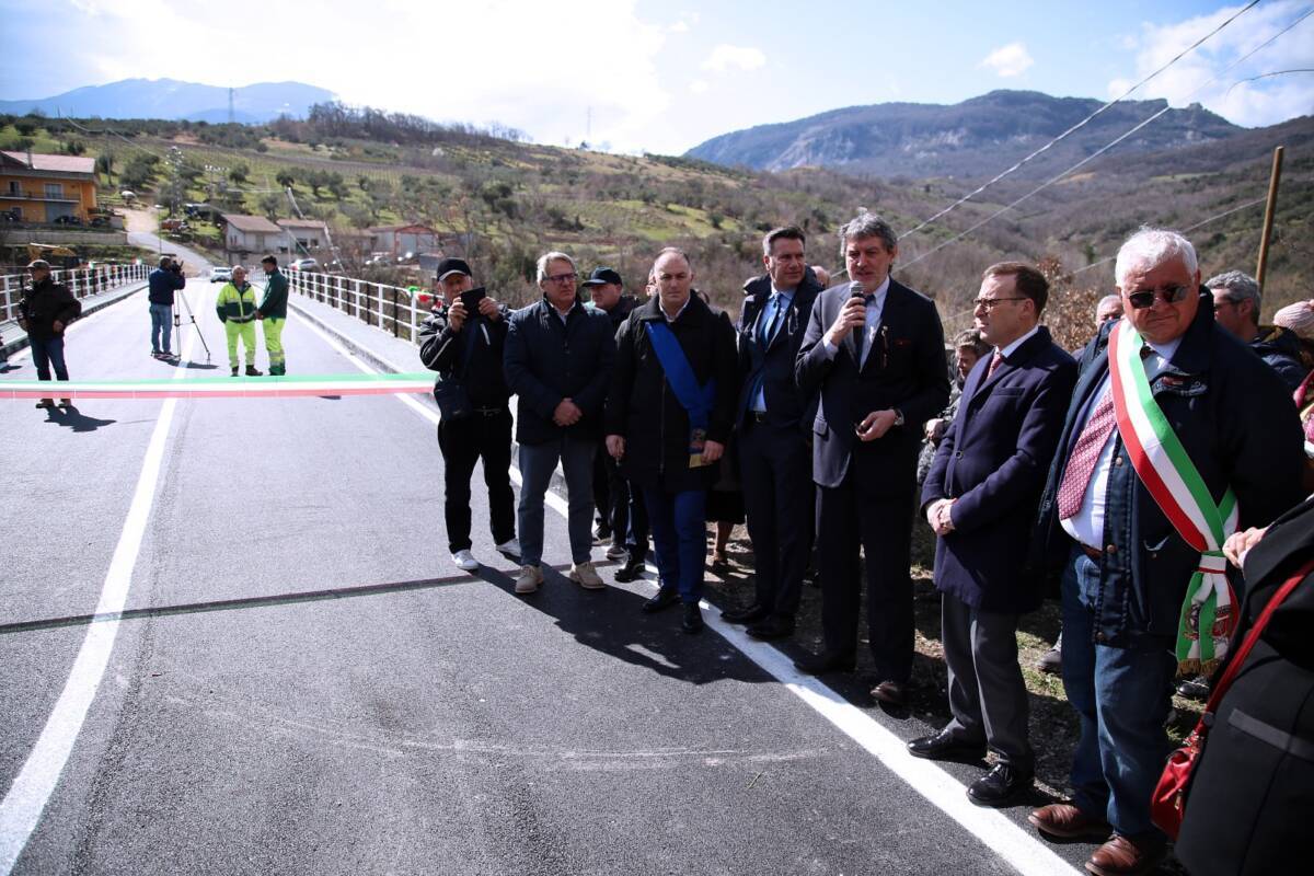 PONTE CASTIGLIONE: MARSILIO TAGLIA NASTRO, D’ALFONSO PROTESTA, “REALIZZATO GRAZIE A MIA GIUNTA”