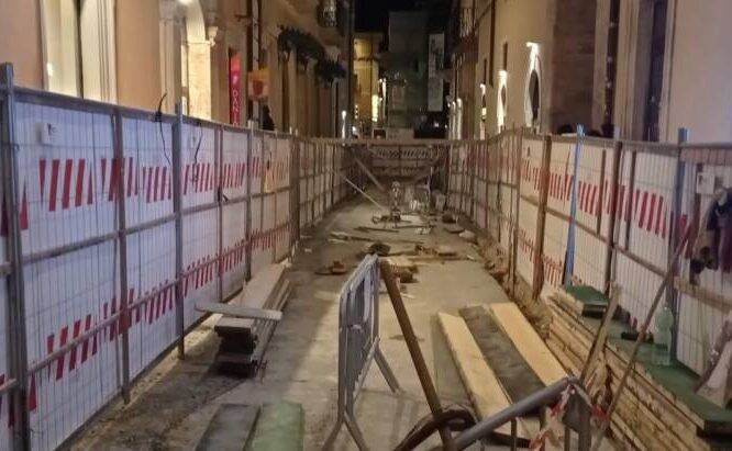 RIPAVIMENTAZIONE E DISAGI NEL CENTRO STORICO DELL’AQUILA: LE OTTO PROPOSTE DI DIMORE AQUILANE